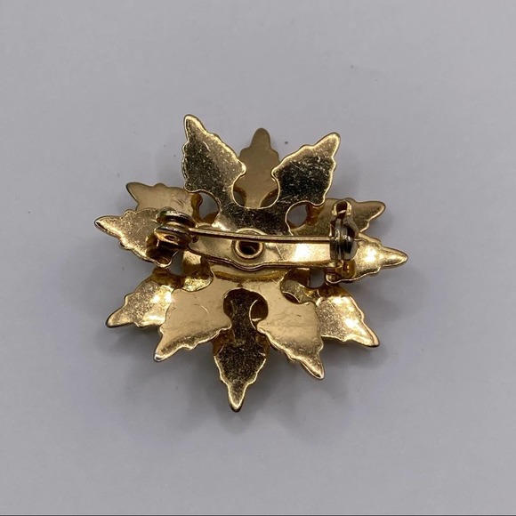 Rose Star Gold Toned Brooch - Picture 2 of 2